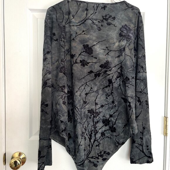 CIDER ladies size 2X 46" bust long sleeve gray black floral bodysuit missing tag - Picture 3 of 3